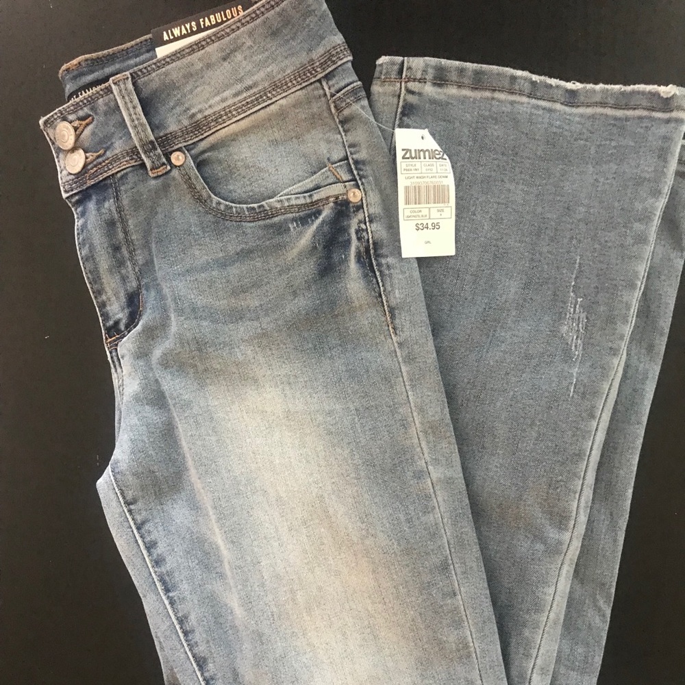 Trendy high waisted flare jeans